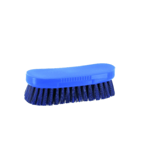 A Brosse à main en polyester mi-dur bleu, 19 cm, à poils foncés, idéale pour planche à découper et présentée sur fond blanc.