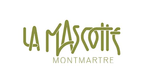 Logo pour "La Mascotte Montmartre" en texte vert stylisé avec "La Mascotte" dans une police artistique et "Montmartre" en majuscules en dessous.