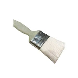 Le Pinceau spécial Sopra Four ultra est un pinceau plat aux poils blancs et au manche de couleur claire, conçu pour résister aux hautes températures, présenté en angle sur un fond blanc uni.