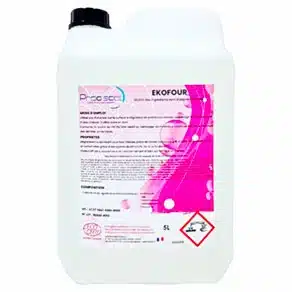 Récipient en plastique blanc de 5 litres avec bouchon noir, portant une étiquette rose et blanche "EKOFOUR : Ecodétergent certifié ECOCERT alcalin pour le nettoyage des graisses cuites" et un symbole de danger.