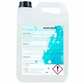 Un récipient en plastique de 5 litres étiqueté "EKOPLONGE", un éco-détergent certifié par ECOCERT pour le lavage à la main des ustensiles de cuisine, présente un symbole de danger, un motif bleu et blanc et des informations de sécurité imprimées sur le devant.