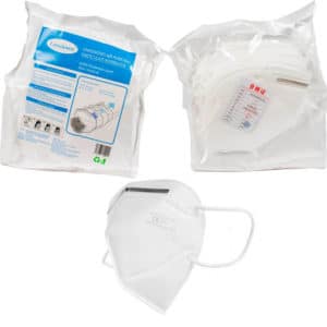 Trois Masque facial FFP2 sont présentés : un scellé, un ouvert pour présenter les masques, et un masque blanc individuel avec les boucles d'oreilles et la barrette nasale visibles.