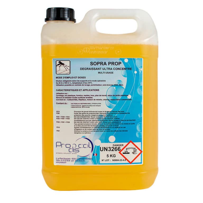 Un récipient en plastique de 5 kg de SOPRA PROP : Dégraissant alcalin multi-usage SANS PARFUM, ultra-concentré, avec une étiquette bleue et blanche, des symboles de danger et un bouchon à vis noir.