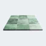 Un ensemble de neuf carreaux rectangulaires verts, évoquant des produits d'hygiène alimentaire et de désinfection, disposés en trois rangées et trois colonnes sur un fond clair.